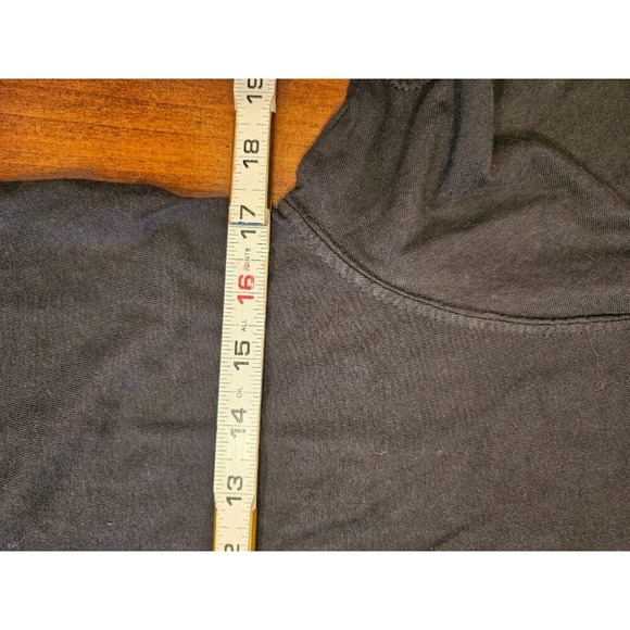 Comfort Colors Form runner T-shirt Size Small Black short sleeve Graphic bunny - Picture 4 of 6